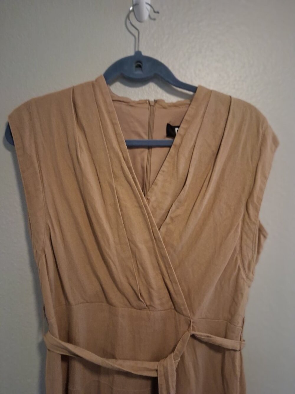 DKNY Women's Faux Wrap Midi Dress Tan Linen Blend SZ 8 FLAW - Picture 4 of 8